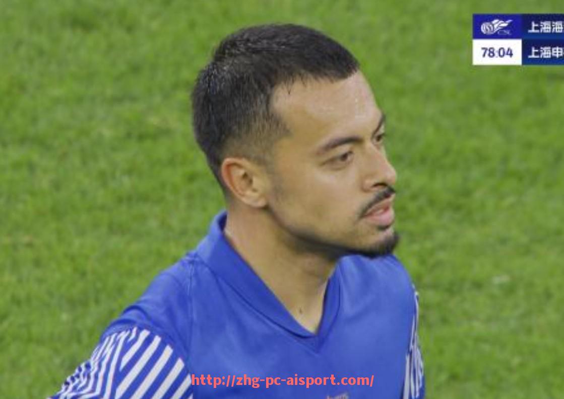 爱体育-英超球员眼神交流在场上配合中的战术意义